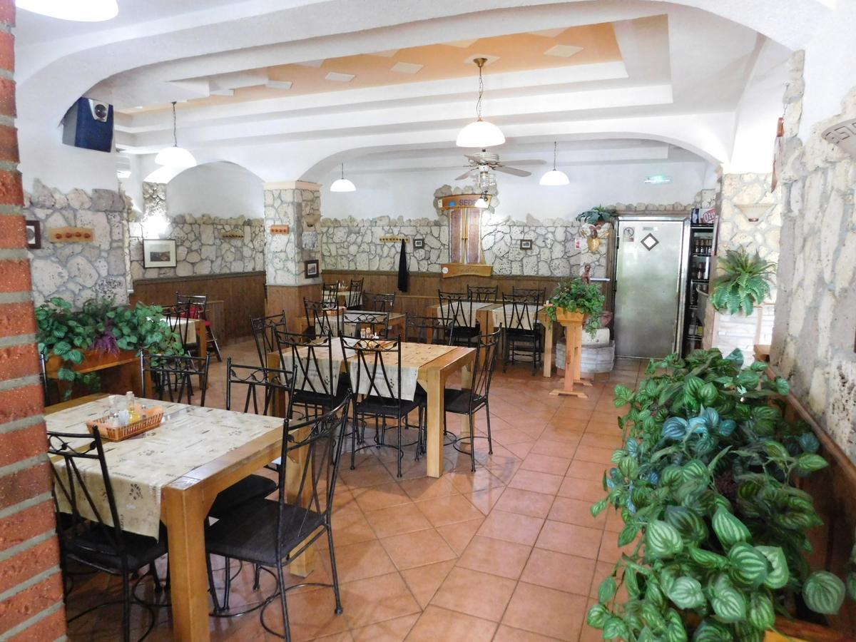 Sedra Holiday Resort-Adults Only-Bed & Breakfast 拉科维察 外观 照片